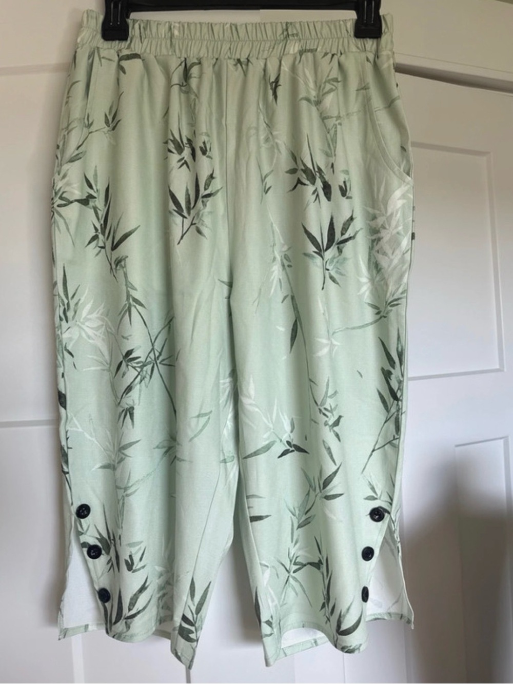 Light Green Printed Pull-On Crop Pants